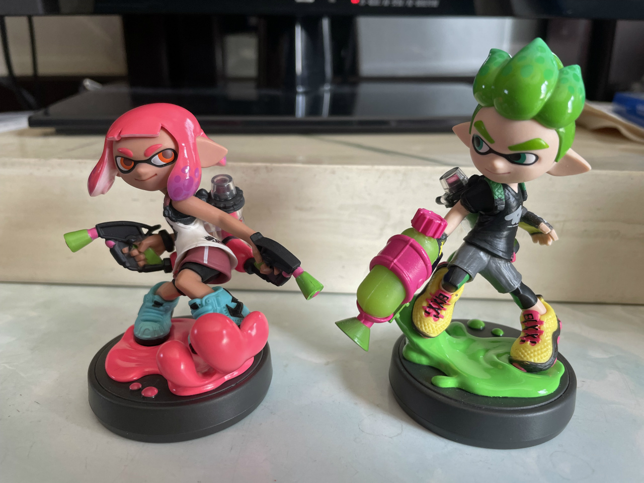 amiibo ボーイ　ガール　２つセット　ネオンピンク　ネオングリーン スプラトゥーン2 amiibo ガール（ネオンピンク）ボーイ（ネオン